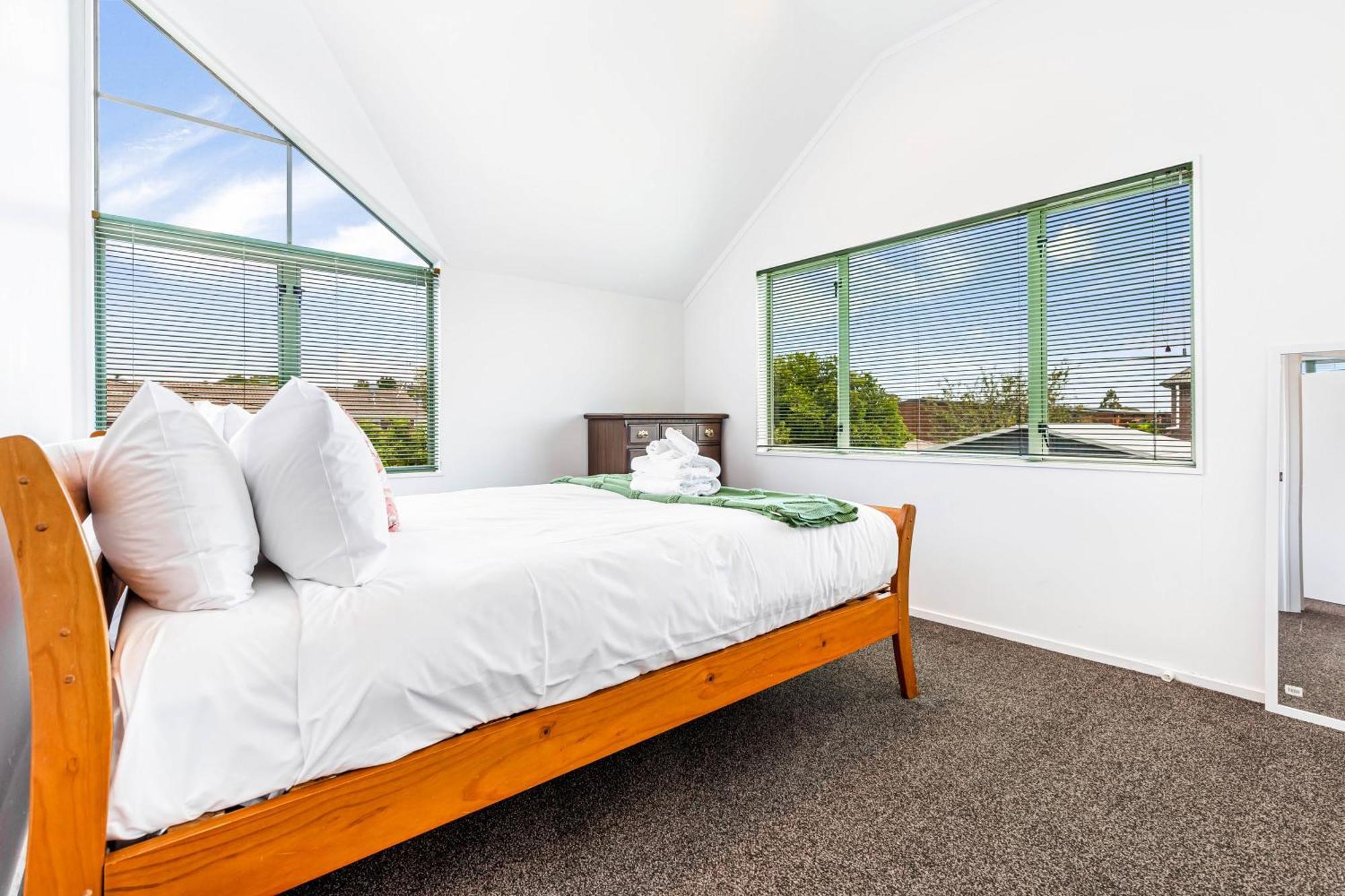 Private And Sunny 3-Bedroom Home With Parking 奥克兰 外观 照片
