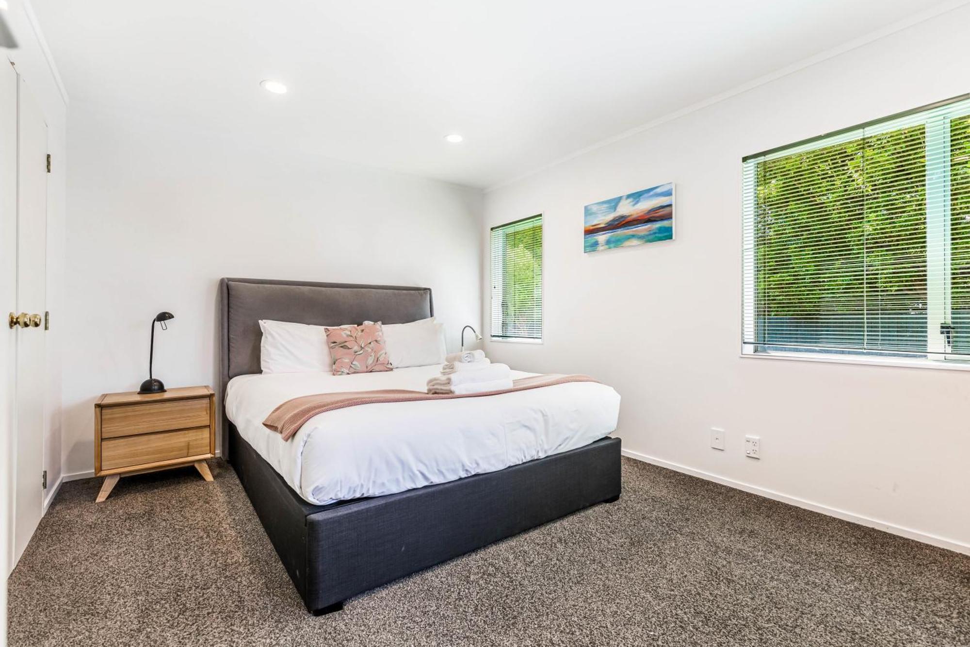 Private And Sunny 3-Bedroom Home With Parking 奥克兰 外观 照片